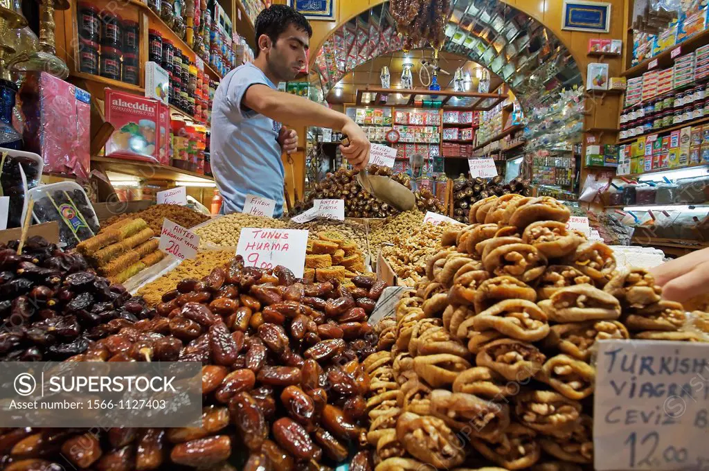 Dates  Misir Carsisi Egyptian bazaar  Istanbul  Turkey.