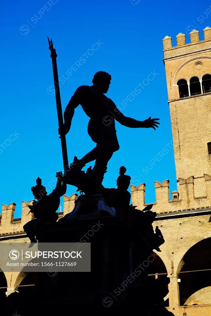 Italy, Emilia-Romagna, Bologna, View of Piazza Maggiore, Fontana del Nettuno