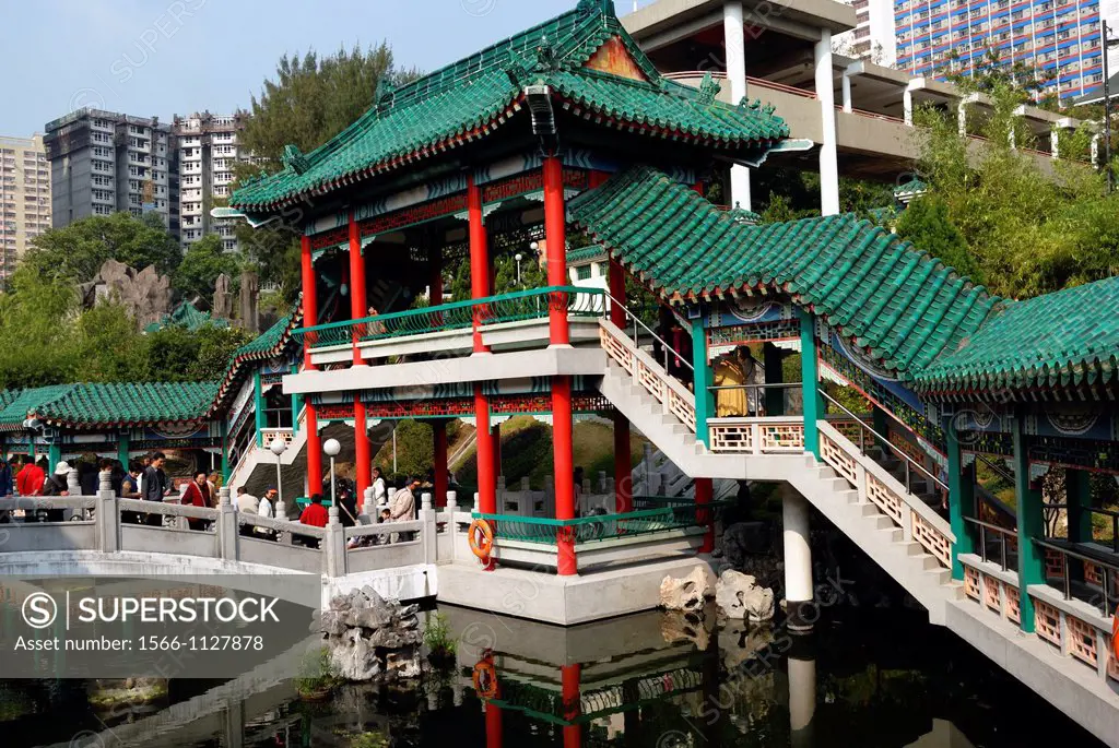 Sik Sik Yuen Wong Tai Sin Temple  Lake and temple gardens