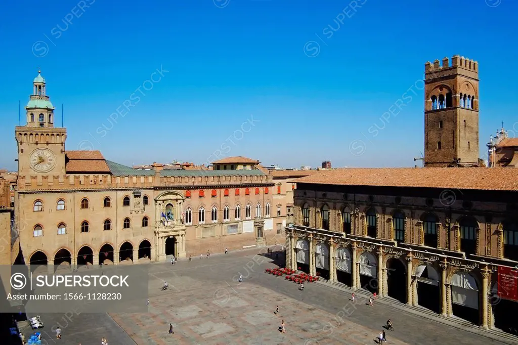 Italy, Emilia-Romagna, Bologna, View of Piazza Maggiore, Palazzo del Podesta