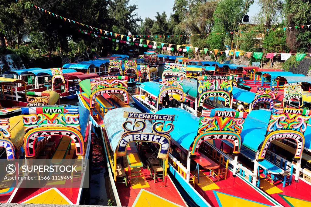 Colourful Mexican gondolas at Xochimilco´s Floating Gardens in Mexico City.