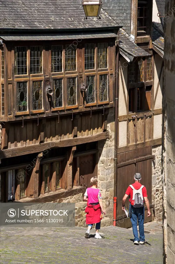 Governor´s house, 15th c mansion, in old cobbled street, Old Town, Dinan, Cotes d´Armor , Brittany, France
