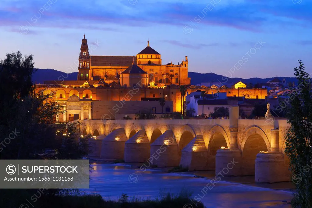 Guadalquivir river, Roman bridge and mosque-cathedral at Dusk  Córdoba  Andalusia  Spain.