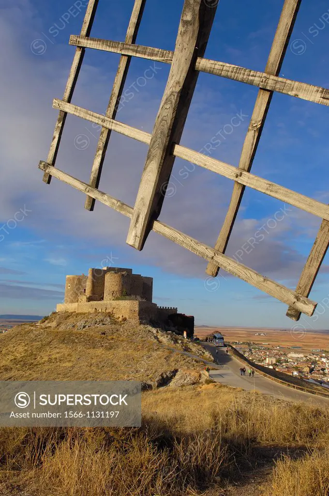 Windmills and Castle of the Knights of St  John of Jerusalem, Consuegra, Toledo province, Route of Don Quixote, Castilla-La Mancha, Spain.