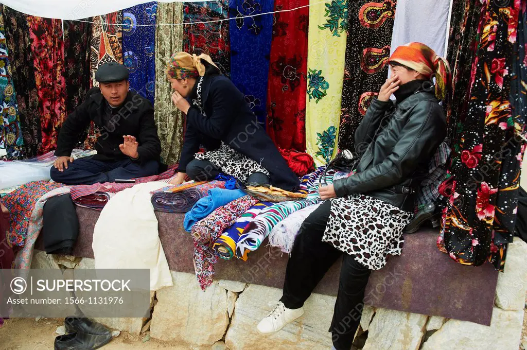Uzbekistan, village and weekly market of Karchi