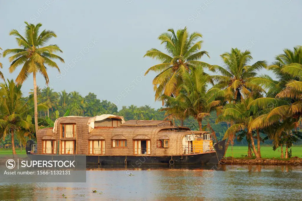 India, Kerala state, Allepey, backwaters, houseboat for tourist
