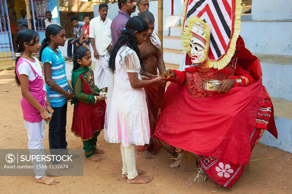 India, Kerala state, around Kannur, Teyyam ceremony, god representating