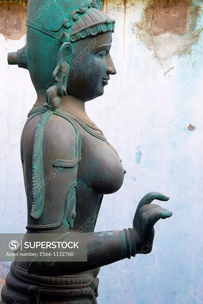 India, Tamil Nadu, Swamimalai, bronze statue maker