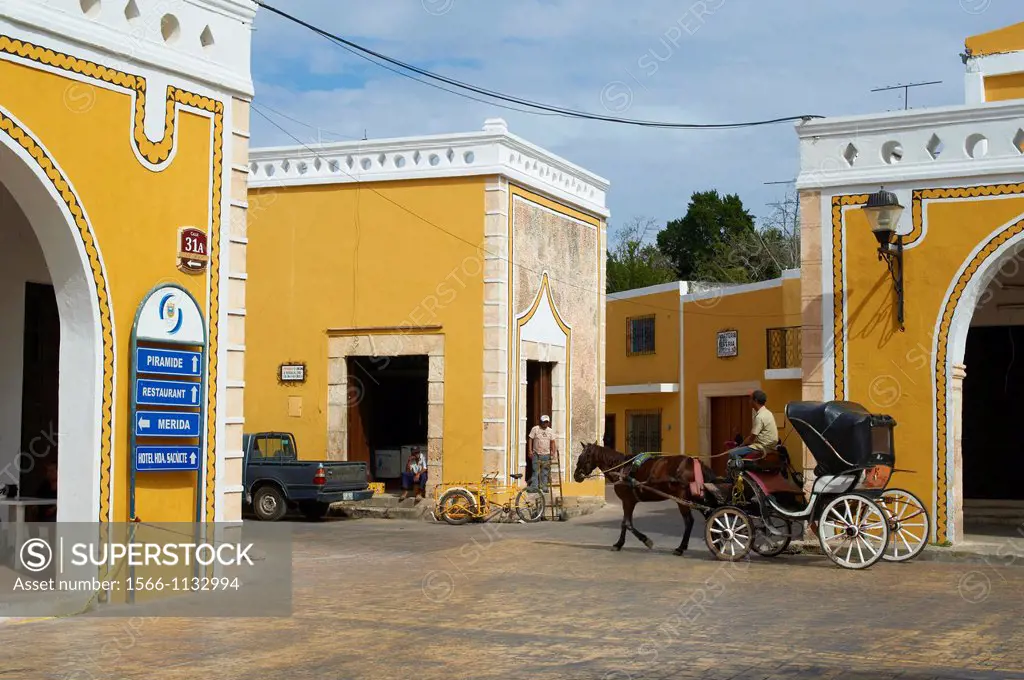 Mexico, Yucatan state, Izamal, yellow city