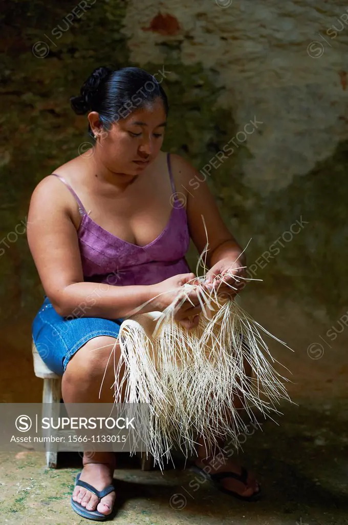 Mexico, Campeche state, Becal, maya woman making Panama hat