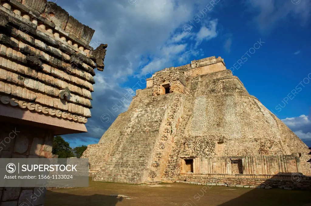 Mexico, Yucatan state, Uxmal, archeological Mayan site, world heritage of the UNESCO, Magicians Pyramid, Governor´s Palace Palacio del Gobernador