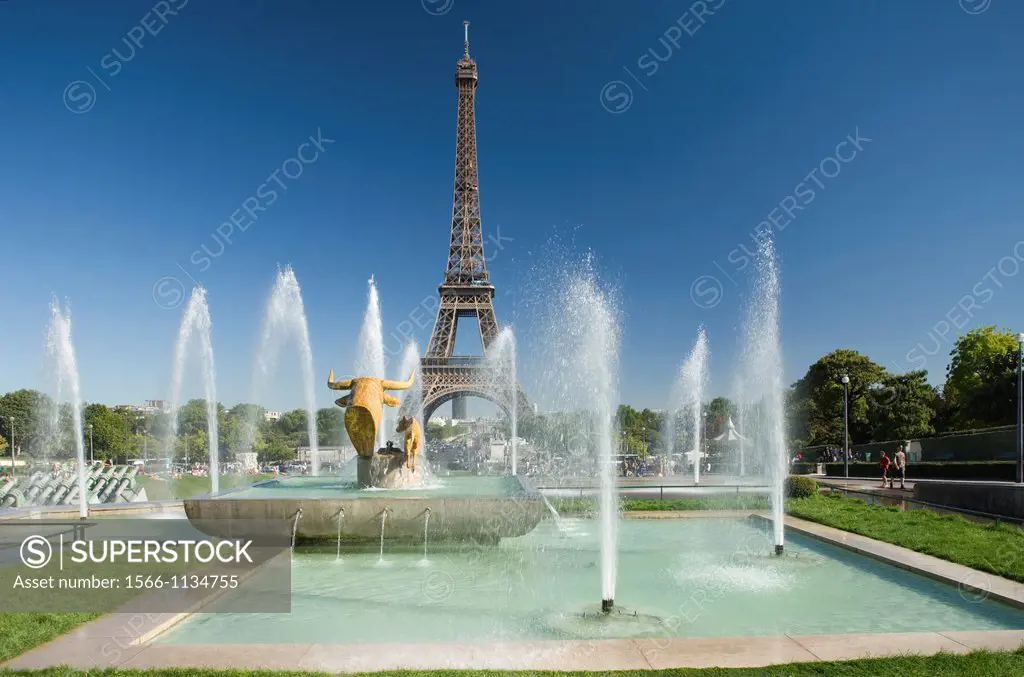 Varsovie Fountains Trocadero Palais De Chaillot Eiffel Tower Paris France