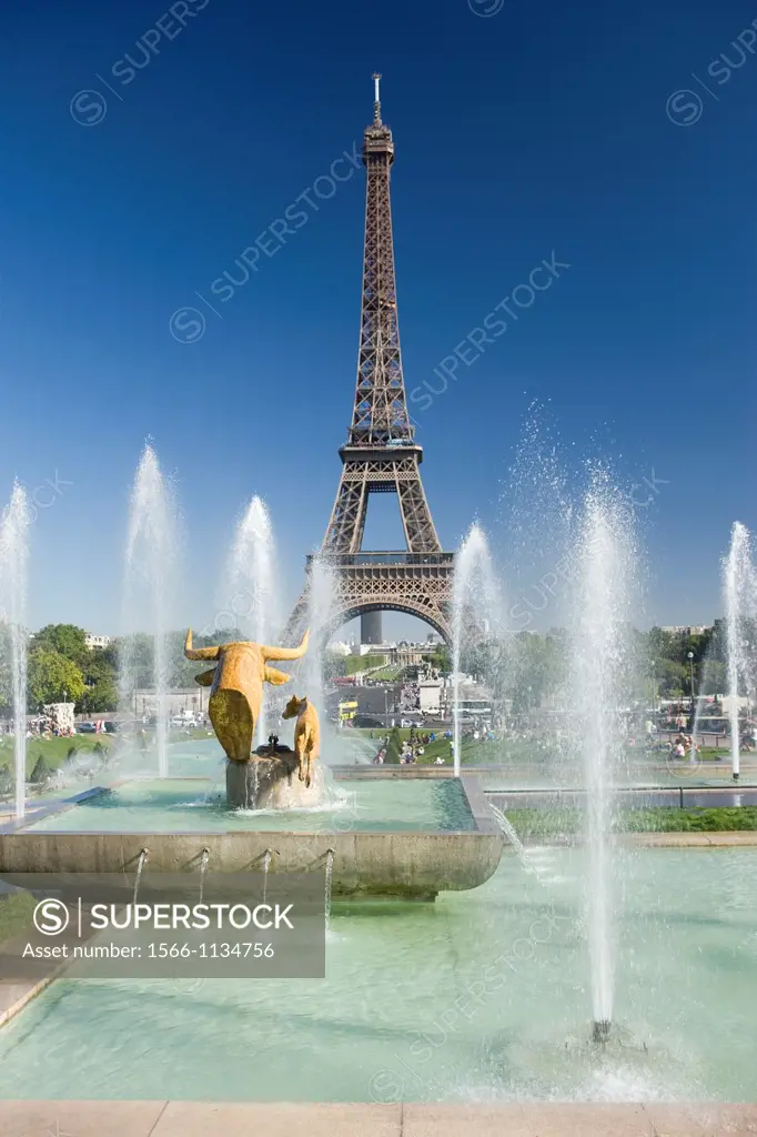 Fontaine De Varsovie, Trocadero, Palais De Chaillot, Eiffel Tower, Paris, France