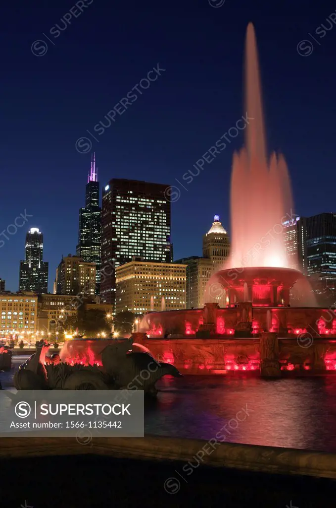 Buckingham Fountain Grant Park Downtown Chicago Illinois Usa