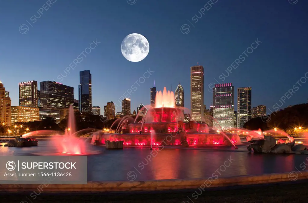 Buckingham Fountain Grant Park Downtown Chicago Illinois Usa