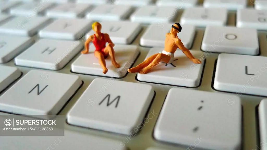 Symbolphoto of small figures on keyboard