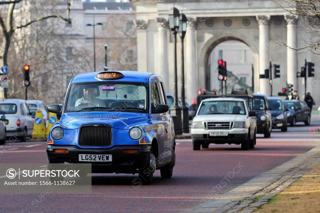 blue taxi at Wellington Arch, Hyde Park , London, England, United Kingdom, Europe
