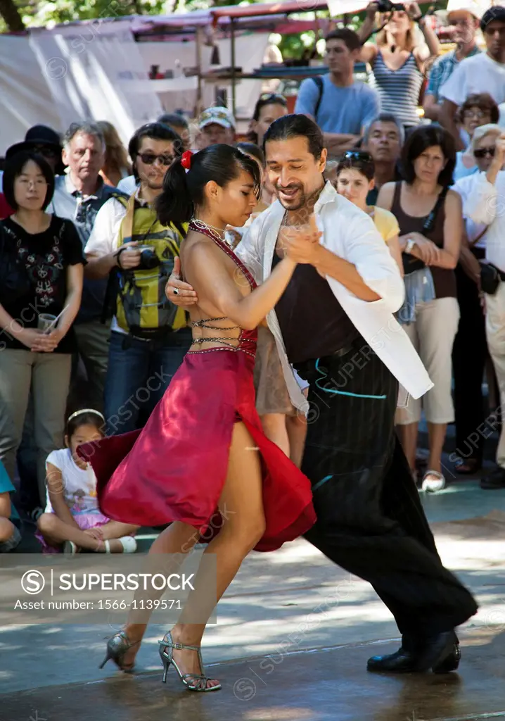 ´El Indio´ and his partner Maria Laura Sosa dancing tango in Plaza Dorrego in San Telmo, Buenos Aires, Argentina