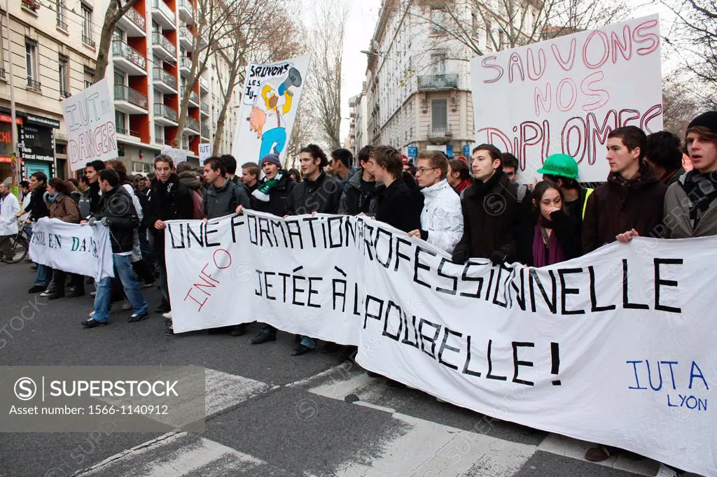 Demonstration for vocational training in the university, Lyon, Rhône, Rhône-Alpes, France.