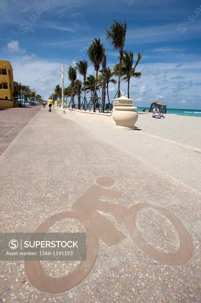 BICYCLE SIGN BIKE PATH ON BEACHFRONT PROMENADE HOLLYWOOD BEACH FLORIDA USA