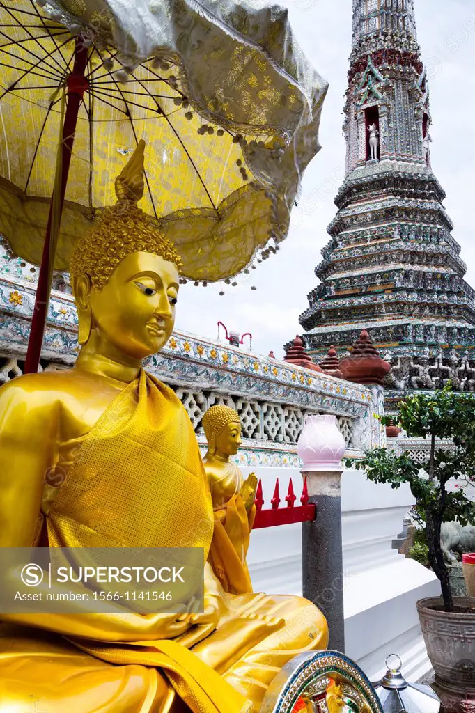 Buddha statue  Wat Arun Rajwararam or Temple of the Dawn  Bangkok, Thailand