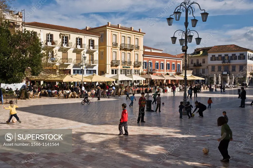 Sunday in the Platia Syndagmatos, the main square in the old town of Nafplio, Greece´s first capital after independence, argolid, Peloponnese, Greece