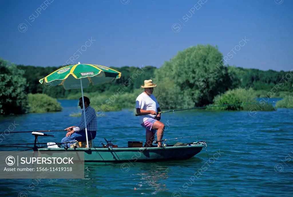 anglers on the Lake Der-Chantecoq, Marne department, Champagne-Ardenne region, France, Europe.