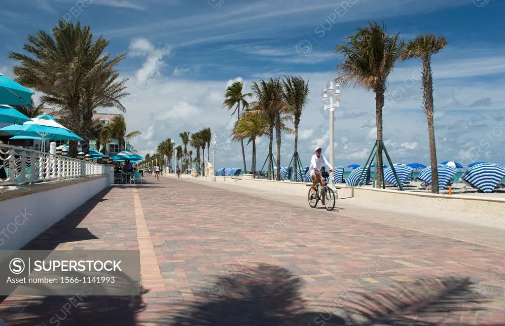 MARRIOT HOTEL OUTDOOR SIDEWALK CAFE ON PROMENADE HOLLYWOOD BEACH FLORIDA USA