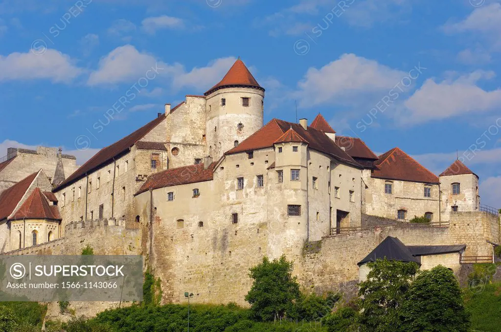 Castle, Burghausen, Altötting district, Upper Bavaria, Bavaria, Germany (view from Austria over Salzach River)