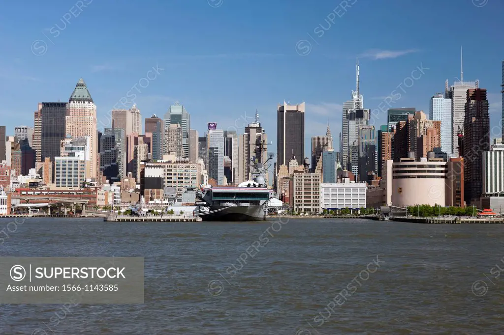 MIDTOWN SKYLINE HUDSON RIVER MANHATTAN NEW YORK USA