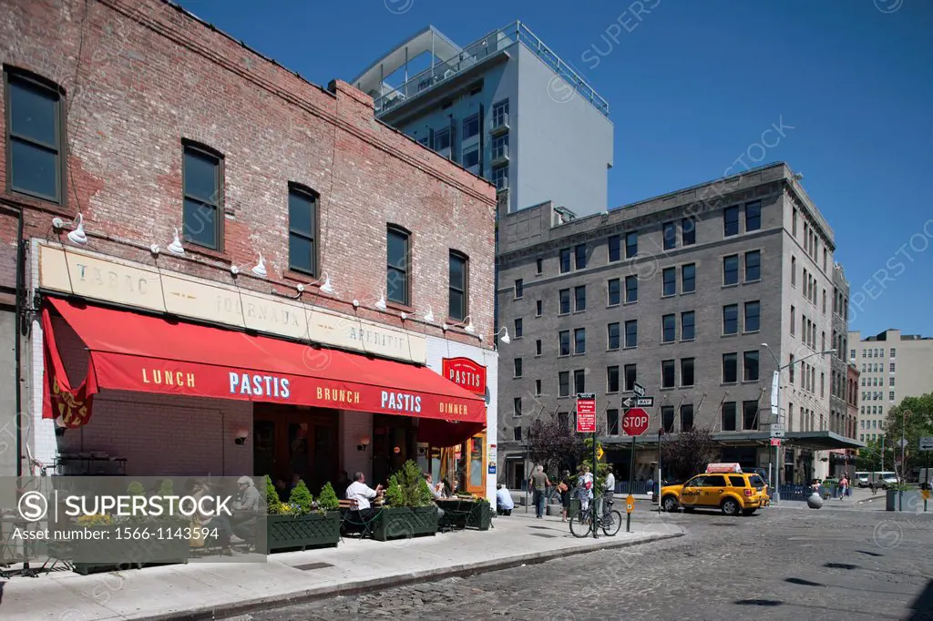 OUTDOOR SIDEWALK CAFE MEAT MARKET PACKING DISTRICT WEST TWELFTH STREET MANHATTAN NEW YORK CITY USA