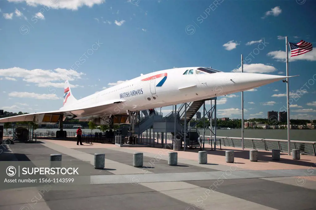 CONCORDE AIRLINER INTREPID SEA AIR AND SPACE MUSEUM MANHATTAN NEW YORK CITY USA