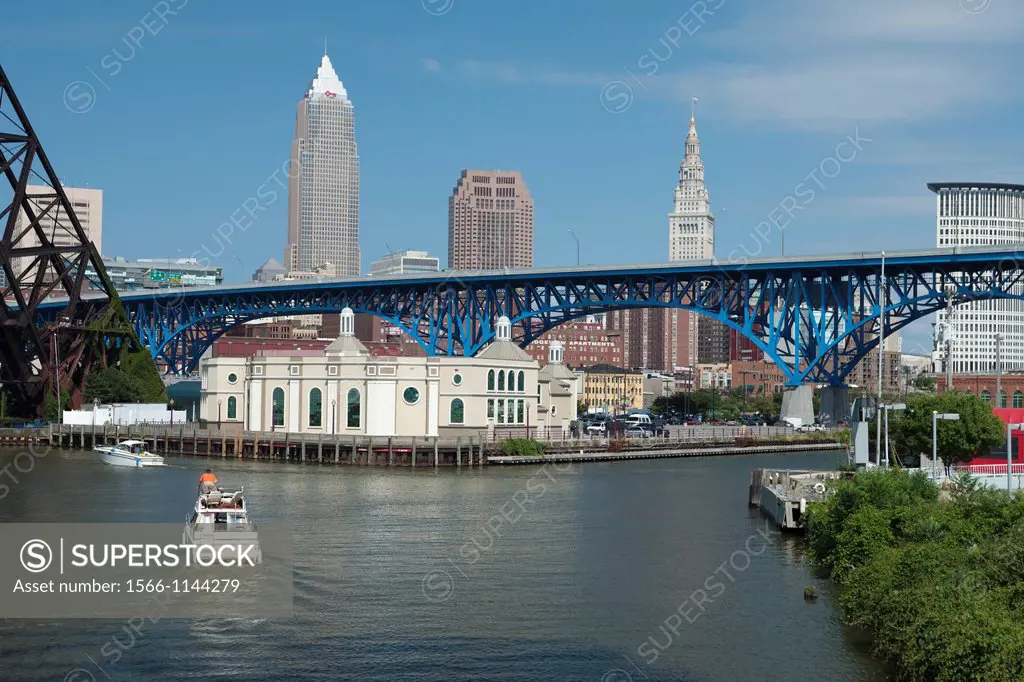 CUYAHOGA RIVER DOWNTOWN SKYLINE CLEVELAND OHIO USA