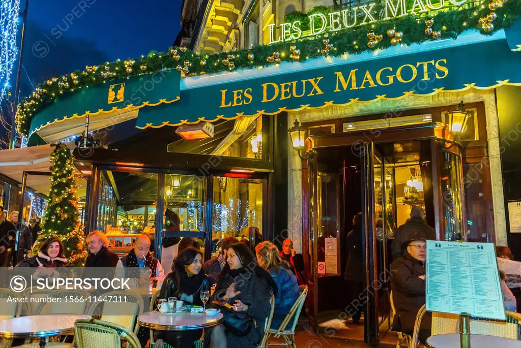 Paris, France, Street Scenes, Tourists Sharing Drinks on Terrace of Les Deux Magots Café, in Latin Quarter, Saint Germain-des-Prés, at Night.