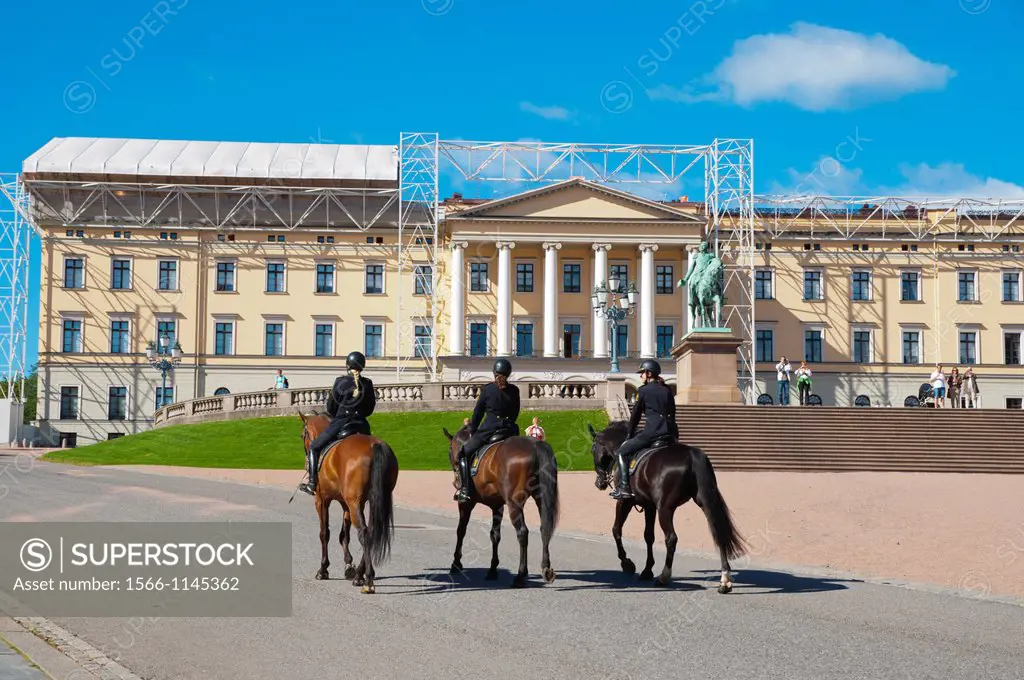 Horses in front of Royal Palace in Slottspark the Palace Gardens Sentrum central Oslo Norway Europe