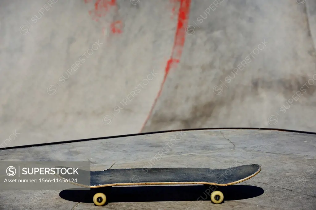 Skateboards, skatepark in rio de Madrid in Madrid.