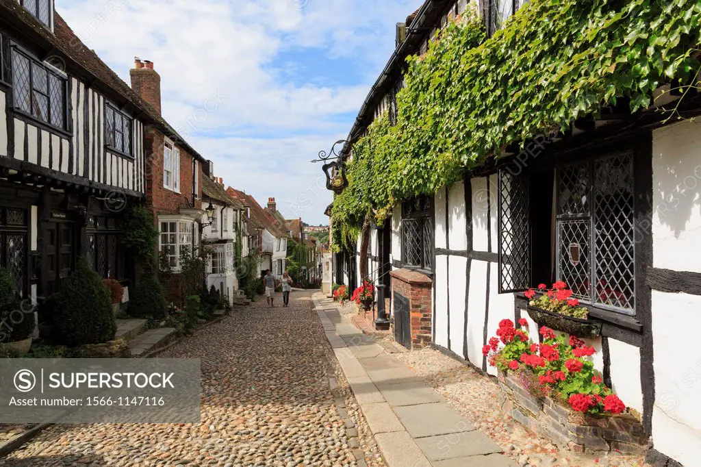 Mermaid Street, Rye, East Sussex, England, UK, Britain, Europe  The 15th century timbered Mermaid Inn on narrow cobbled street in historic Cinque Port...