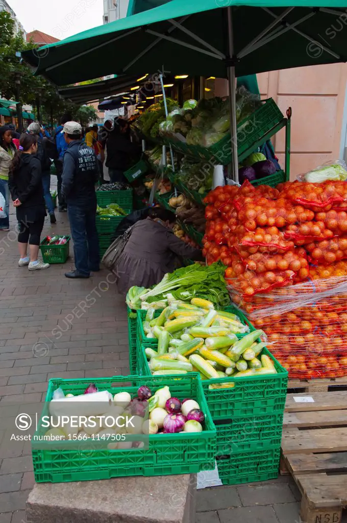 Vegetable market stalls Smalgangen pedestrian street Gronland district central Oslo Norway Europe