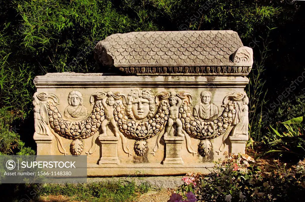 Roman sarcophagus (2nd century AD) at the Archeological Museum of Ephesus, Selçuk, Turkey. Ephesus, Ancient Greek fes, Ephesos, Turkish Efes was an an...