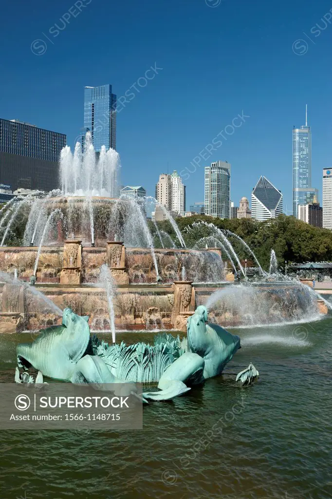 Buckingham Fountain Downtown Skyline Grant Park Chicago Illinois USA