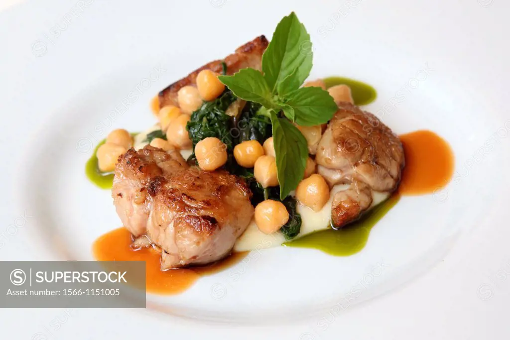 Char Grilled chicken with Chickpeas and TahinI