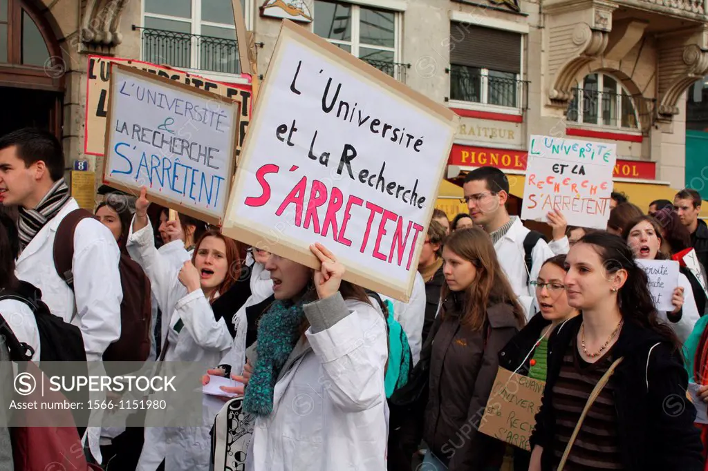 Students and teachers demonstration against reform in university and search, Lyon, Rhône, Rhône-Alpes, France.
