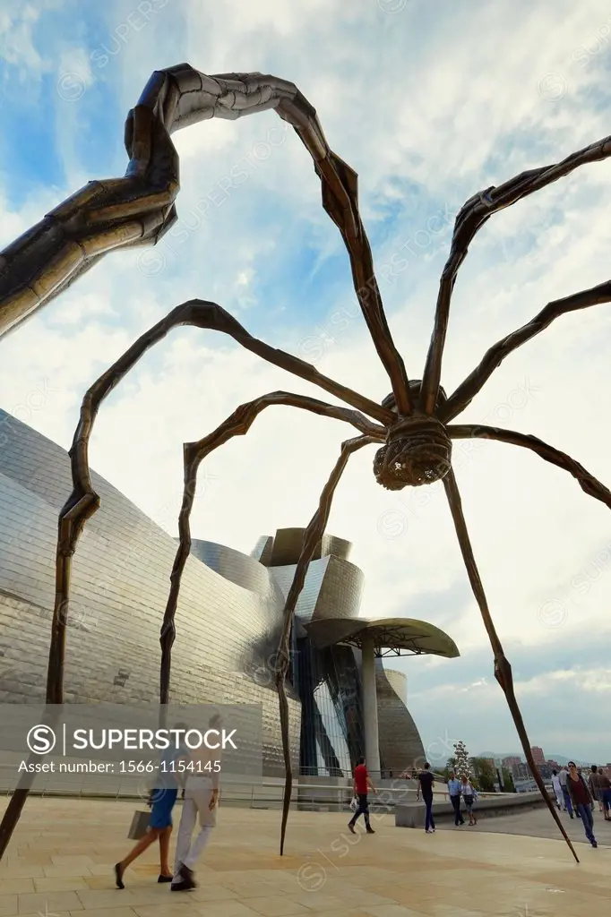 Sculpture called ´Mum´ by Louise Bourgeois at the Guggenheim museum Bilbao, Bilbao, Biscay, Basque Country, Spain