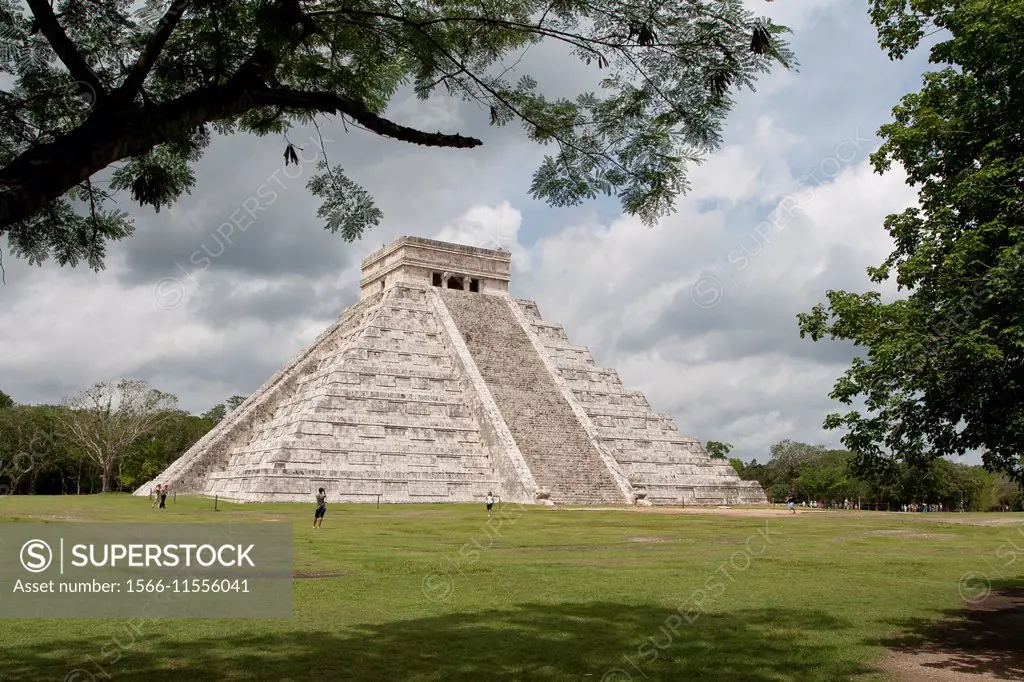 Chichen Itza pyramid, Maya.