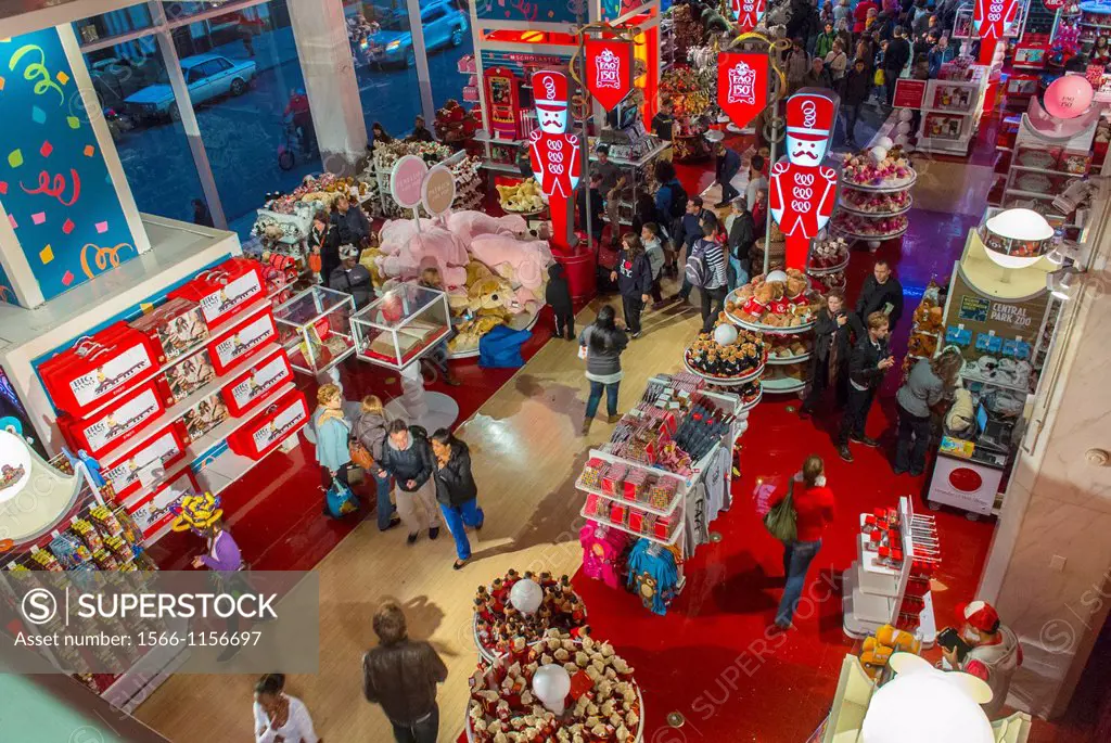 New York, People Shopping, Fifth Avenue, 59th Streets, FAO Schwartz Toy Store, Manhattan