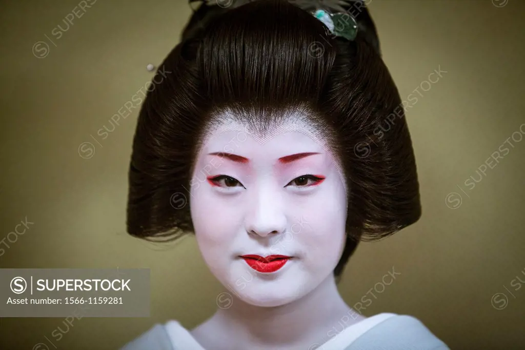 Fukuyu,geisha workimg in Miyaki tea house o-chaia Geisha´s distric of Miyagawacho Kyoto  Kansai, Japan