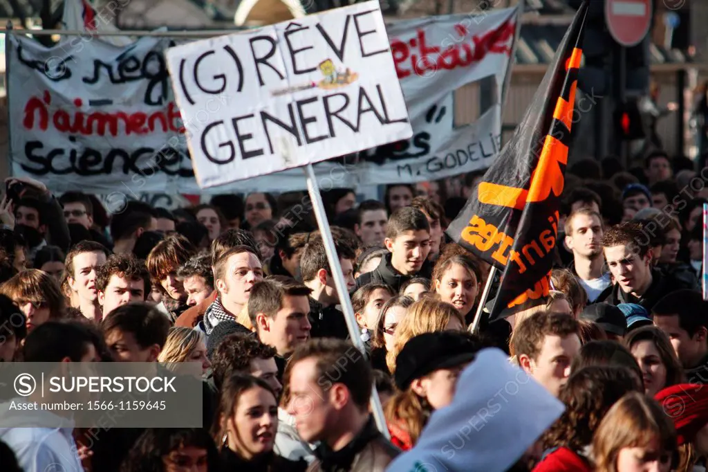 Demonstration of Students against privatization of french university, Lyon, Rhône, Rhône-Alpes, France.