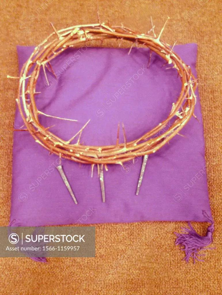 Crown of thorns, Christian symbolism, Jesus Christ crucified wearing a crown of thorns