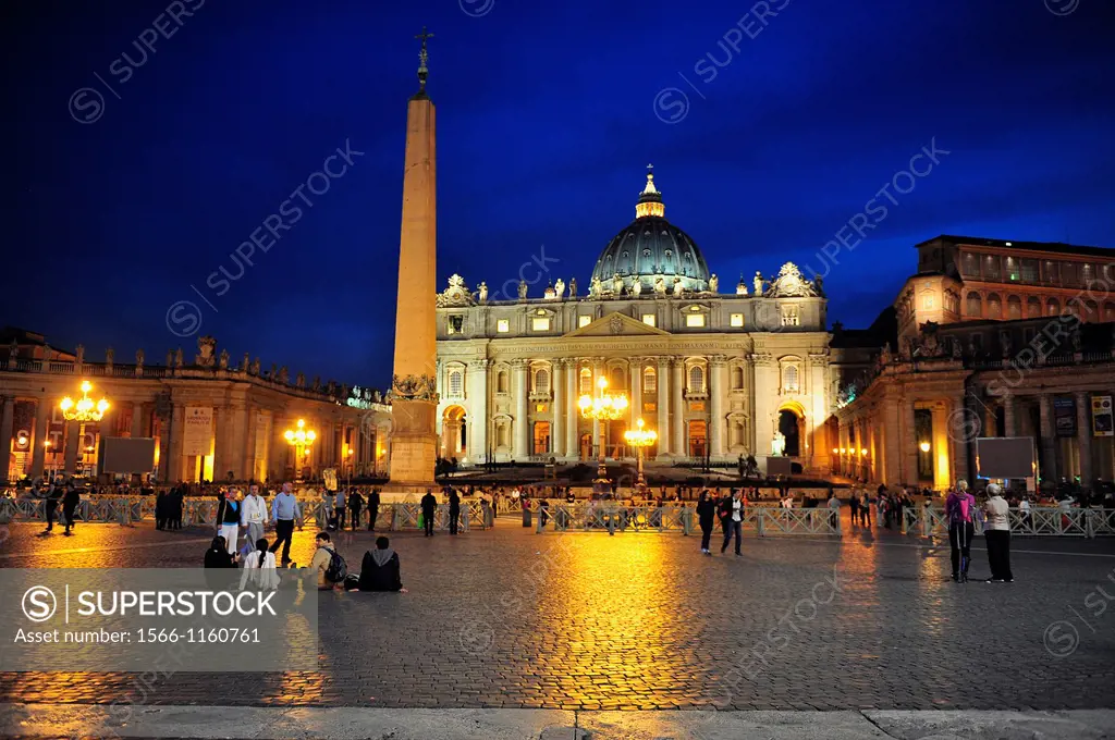 St  Peter´s Basilica in Vatican at night in Rome, Italy