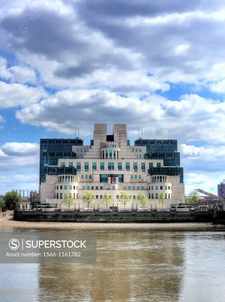 The SIS Building MI6 building, headquarters of the British Secret Intelligence Service, 85 Albert Embankment, Vauxhall, London, UK
